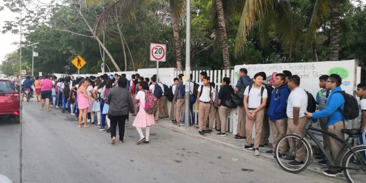SECUNDARIA «ZAMNÁ» DE TULUM IMPLEMENTA MEDIDAS SANITARIAS CONTRA EL CORONAVIRUS