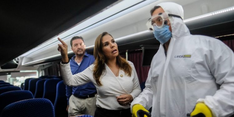 SUPERVISA E INSTRUYE MARA LEZAMA MEDIDAS DE HIGIENE EN MEDIOS DE TRANSPORTE