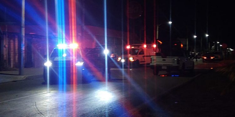 DETIENEN A TRES SOSPECHOSOS A BORDO DE UN VEHÍCULO