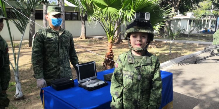 DISTINGUEN A CARLOS J. KEB CÓRDOVA COMO SOLDADO HONORARIO POR UN DÍA