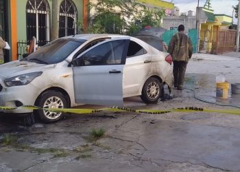 SEMICALCINAN VEHÍCULO EN COLONIA DE CHETUMAL