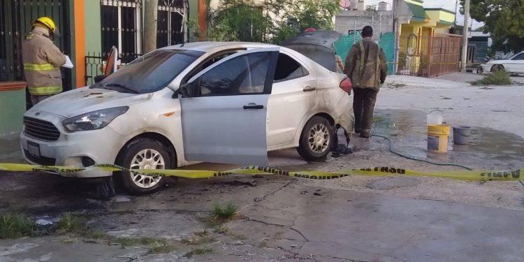 SEMICALCINAN VEHÍCULO EN COLONIA DE CHETUMAL