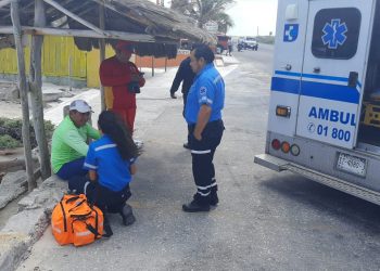 GRACIAS A SU RESISTENCIA EN EL AGUA, PESCADOR SALVA SU VIDA EN COZUMEL