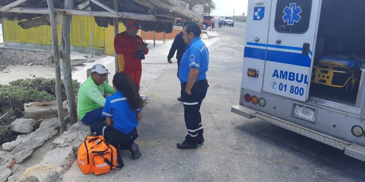 GRACIAS A SU RESISTENCIA EN EL AGUA, PESCADOR SALVA SU VIDA EN COZUMEL