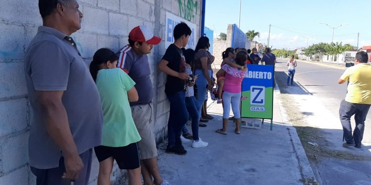 VECINOS DE CHETUMAL SE MANIFIESTAN EN CONTRA DE GASERA