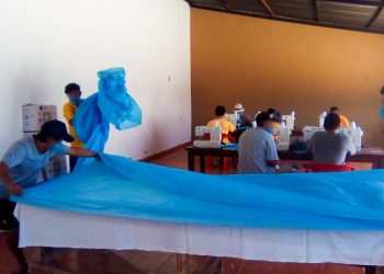 INTERNOS DE LA CÁRCEL DE PLAYA DEL CARMEN FABRICAN MIL 500 CUBREBOCAS A LA SEMANA