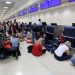 CENTENAS DE SUDAMERICANOS ESTÁN VARADOS EN EL AEROPUERTO INTERNACIONAL DE CANCÚN
