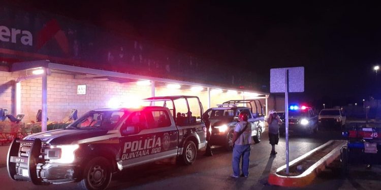 DETIENEN A 4 PERSONAS EN CANCÚN POR INTENTO DE SAQUEO EN UN AURRERÁ