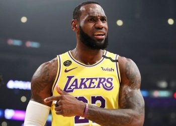 LEBRON JAMES LE HACE EL «FUCHI» A VOLVER A PLAYOFFS