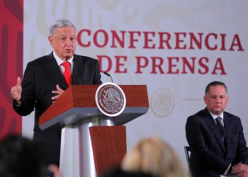LÓPEZ OBRADOR ALISTA REUNIÓN CON FAMILIARES DE NIÑOS DE GUARDERÍA ABC Y LEBARÓN