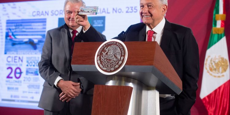 LÓPEZ OBRADOR CONVOCA A CIUDADANOS A COMPRAR «CACHITOS» PARA RIFA DE AVIÓN