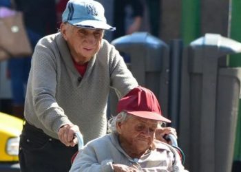 LÓPEZ OBRADOR DECRETA QUE ADULTOS MAYORES VAYAN A CASA CON GOCE DE SUELDO