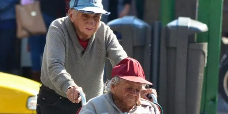 LÓPEZ OBRADOR DECRETA QUE ADULTOS MAYORES VAYAN A CASA CON GOCE DE SUELDO