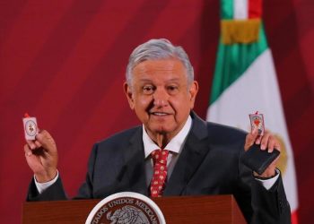LÓPEZ OBRADOR PRESUME SUS AMULETOS CONTRA EL CORONAVIRUS