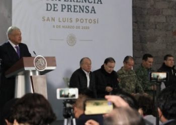 LÓPEZ OBRADOR RECHAZA HABLAR DE POLÍTICA, PIDIÓ SE RESPETE EL VOTO