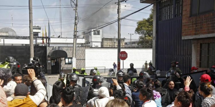 MOTINES EN CÁRCELES COLOMBIANAS DEJAN 23 MUERTOS Y 83 HERIDOS
