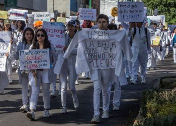 «NI UNA BATA MENOS», EXIGEN ALUMNOS DE LA UAEM
