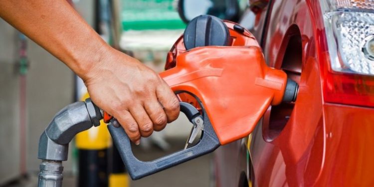 NO BAJARÁN PRECIOS DE GASOLINAS PESE A DESPLOME DEL PETRÓLEO: SHCP