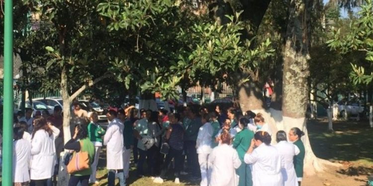 PERSONAL DEL IMSS PROTESTA POR FALTA DE INSUMOS ANTE COVID-19