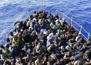 PIDEN NO DAR LA ESPALDA A MÁS DE NUEVE MIL PERSONAS ATRAPADAS EN BARCOS