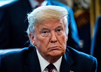 POR PANDEMIA, TRUMP OBLIGA A GM A FABRICAR RESPIRADORES