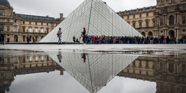 REABRE EL LOUVRE CON MEDIDAS DE PROTECCIÓN