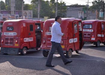 SE MANIFIESTAN POCHIMOVILISTAS, PIDEN CRÉDITOS PARA ENFRENTAR CRISIS POR COVID-19