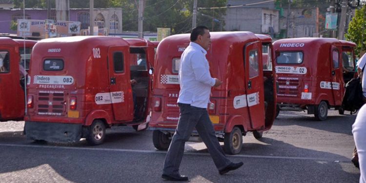 SE MANIFIESTAN POCHIMOVILISTAS, PIDEN CRÉDITOS PARA ENFRENTAR CRISIS POR COVID-19