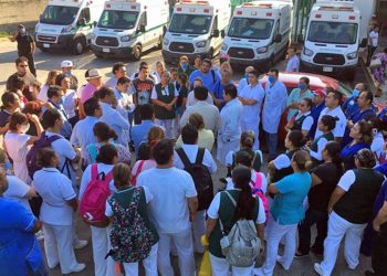 SE MANIFIESTAN TRABAJADORES DEL HOSPITAL GENERAL ZONA 46 DEL IMSS
