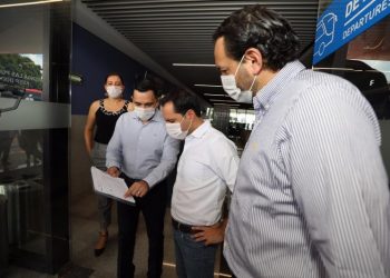 SUPERVISA EL GOBERNADOR MAURICIO VILA DOSAL EL FILTRO SANITARIO INSTALADO EN LA TERMINAL ADO MÉRIDA CENTRO HISTÓRICO