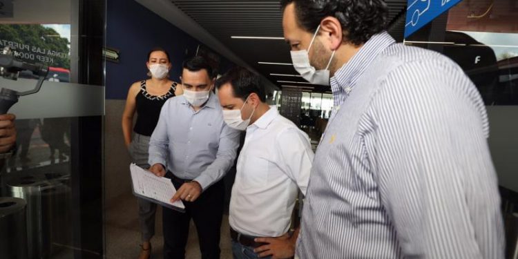 SUPERVISA EL GOBERNADOR MAURICIO VILA DOSAL EL FILTRO SANITARIO INSTALADO EN LA TERMINAL ADO MÉRIDA CENTRO HISTÓRICO