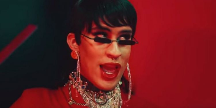 VESTIDO DE MUJER, BAD BUNNY DA MENSAJE DE IGUALDAD DE GÉNERO