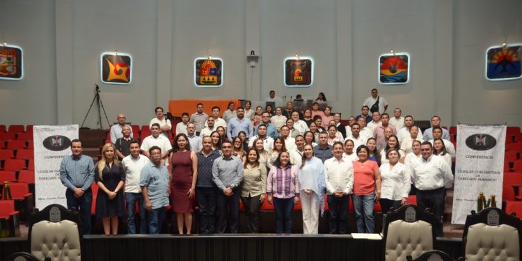 IMPARTEN CONFERENCIA “LEGISLAR CON ENFOQUE DE DERECHOS HUMANOS”