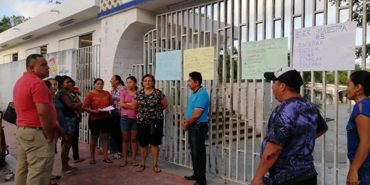 PIDEN DESTITUCIÓN DE MAESTRA POR ACOSO ESCOLAR