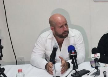 CRITICA DIPUTADO JOSÉ DE LA PEÑA QUE UNA LEGISLADORA CON SOSPECHA DE COVID-19 HAYA IDO A REUNIÓN EN EL CONGRESO.
