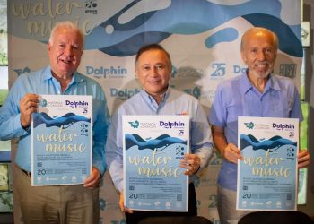 DOLPHIN DISCOVERY Y LA ORQUESTA SINFÓNICA LE CANTAN A CANCÚN CON «WATER MUSIC»