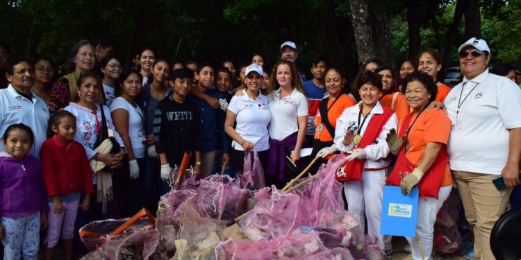 REALIZA MARA LIMPIEZA Y REFORESTACIÓN DE PARQUE KABAH