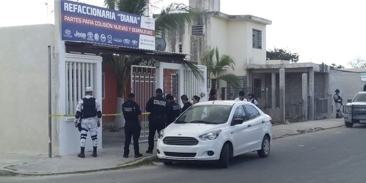 LADRONES SAQUEAN UNA REFACCIONARIA; SE LLEVAN PIEZAS AUTOMOTRICES Y DINERO EN EFECTIVO