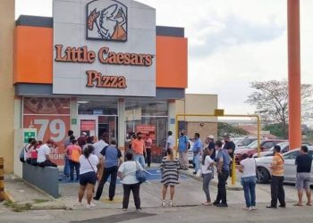 ROMPEN EL ENCIERRO Y LA SANA DISTANCIA EN VILLAHERMOSA POR COMPRAR PIZZAS