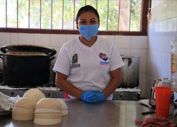 FAMILIAS DE PUERTO AVENTURAS RECIBEN ALIMENTOS CON AYUDA DEL COMEDOR COMUNITARIO
