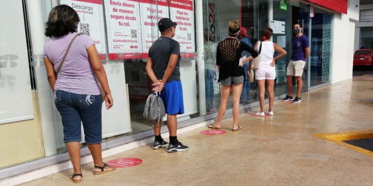 NO TODA LA GENTE GUARDA SU DISTANCIA