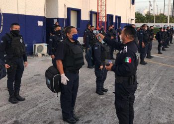 A DIARIO APLICAN MEDIDAS SANITARIAS A LOS POLICÍAS DE CANCÚN