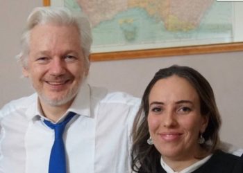 ASSANGE TUVO DOS HIJOS CON SU ABOGADA DURANTE RECLUSIÓN