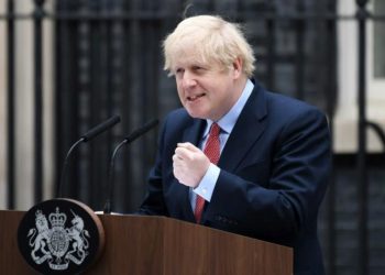 BORIS JOHNSON APARECE EN PÚBLICO TRAS SUPERAR EL COVID-19