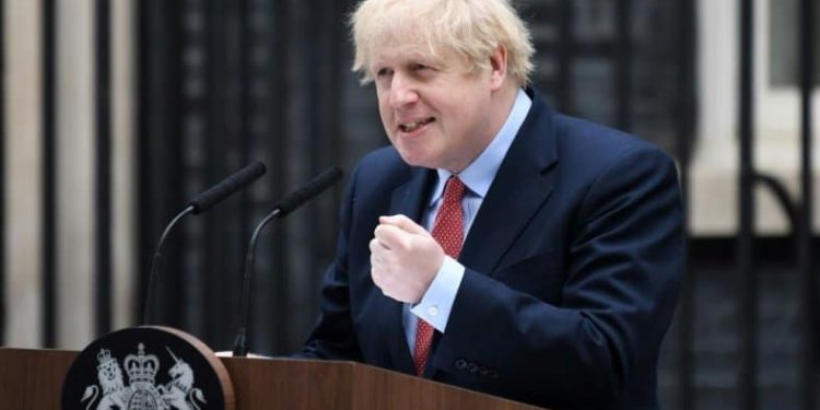BORIS JOHNSON APARECE EN PÚBLICO TRAS SUPERAR EL COVID-19