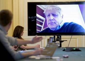BORIS JOHNSON, «ESTABLE» Y CON «BUEN ÁNIMO» EN CUIDADOS INTENSIVOS