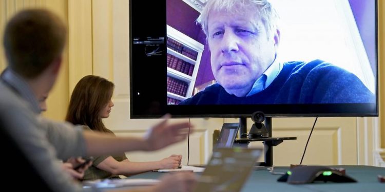 BORIS JOHNSON, «ESTABLE» Y CON «BUEN ÁNIMO» EN CUIDADOS INTENSIVOS