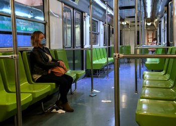 CON MEME, SHEINBAUM Y EBRARD RECUERDAN USO DE CUBREBOCAS EN EL METRO