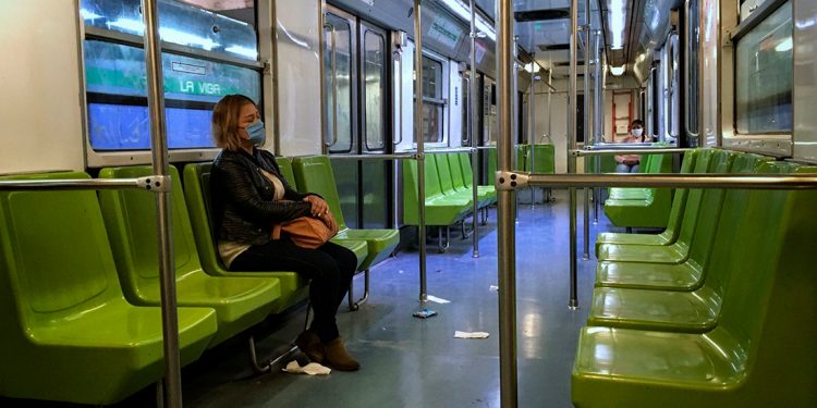 CON MEME, SHEINBAUM Y EBRARD RECUERDAN USO DE CUBREBOCAS EN EL METRO