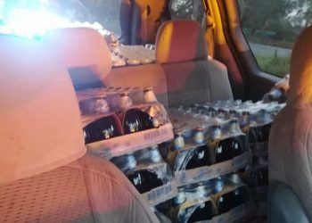 DETIENEN A DOS PERSONAS EN VILLAHERMOSA QUE TRANSPORTABAN 248 SIX DE CERVEZA